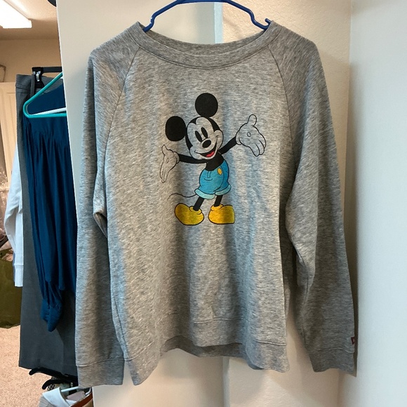New light gray Mickey long sleeve thin sweater size L from Levi’s. - Picture 1 of 2